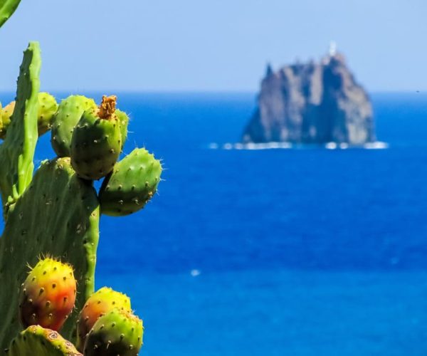 Aeolian Islands: 8-Day Excursion Tour and Hotel Accomodation – Como, Italy