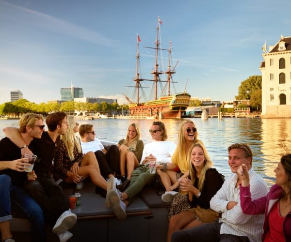 Amsterdam: 1.5-Hour Canal Cruise with Guide Drinks & Snacks – North Holland, Netherlands