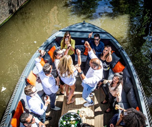 Amsterdam: Canal Belt Private Beer Boat Tour – North Holland, Netherlands