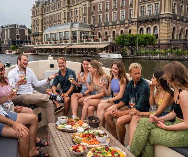 Amsterdam: Private Canal Booze Cruise with Unlimited Drinks – Amsterdam, Netherlands