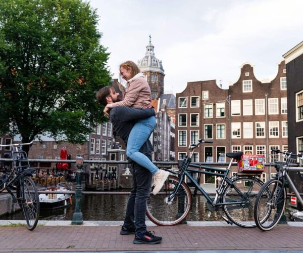 Amsterdam: Private Family or Couples Canals Photo Shoot – North Holland, Netherlands