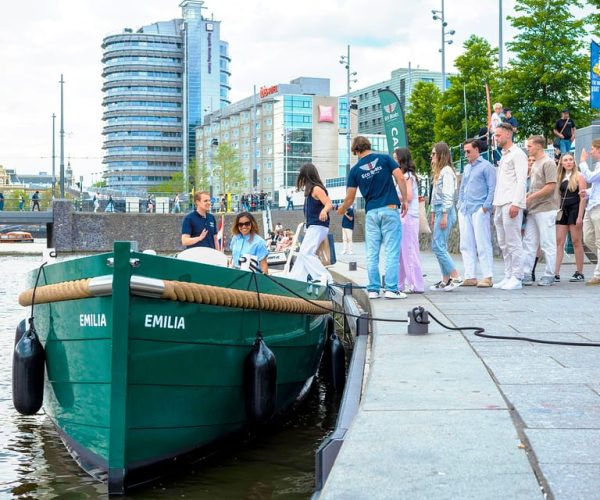 Amsterdam: Stylish Canal Cruise with a Beer, Wine or Soda – Amsterdam, Netherlands