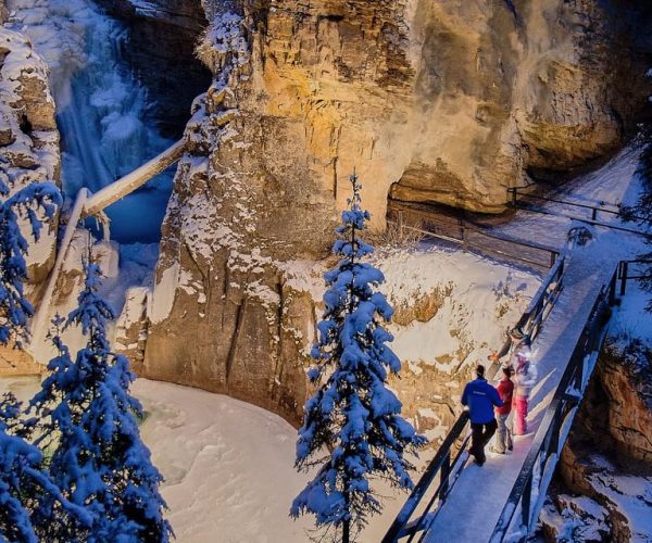 Banff: Johnston Canyon Evening Icewalk – Alberta, Canada