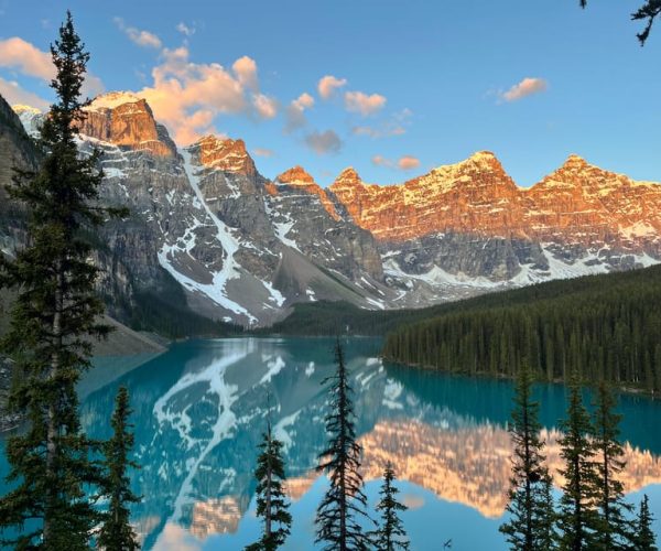 Banff National Park: Moraine Lake at Sunrise – Alberta, Canada