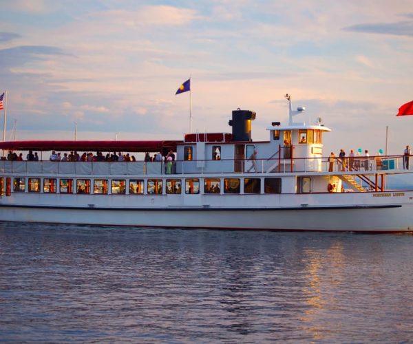 Boston: Harbor Sunset Yacht Cruise – Boston, Massachusetts