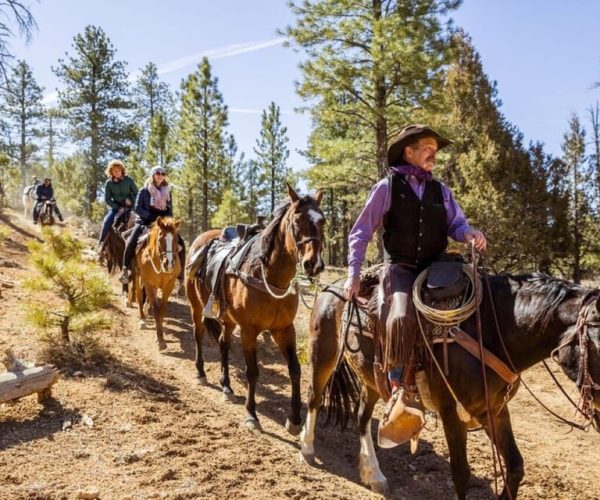 Bryce Canyon City: Horseback Riding Tour in Red Canyon – Red Canyon Arch, Utah