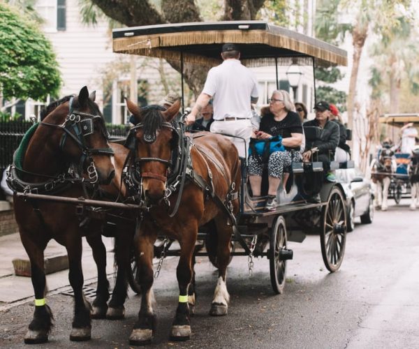 Charleston: Downtown Evening Haunted History Carriage Tour – Charleston, South Carolina