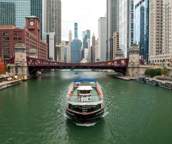 Chicago: Architecture Boat Tour with Drinks – Chicago, Illinois