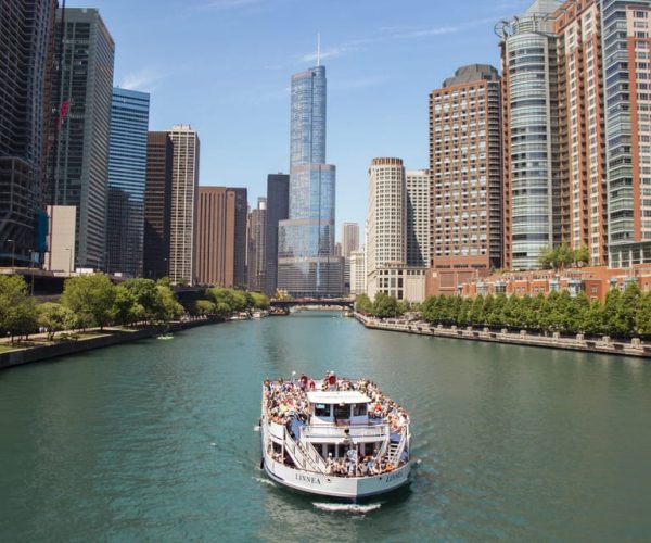 Chicago River: 1.5-Hour Guided Architecture Cruise – Chicago, Illinois