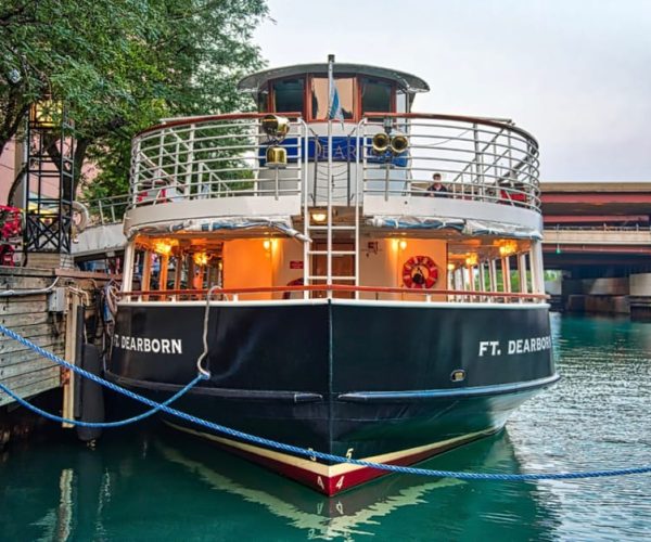 Chicago River: 1.5-Hour Guided Architecture Riverboat Tour – Chicago, Illinois