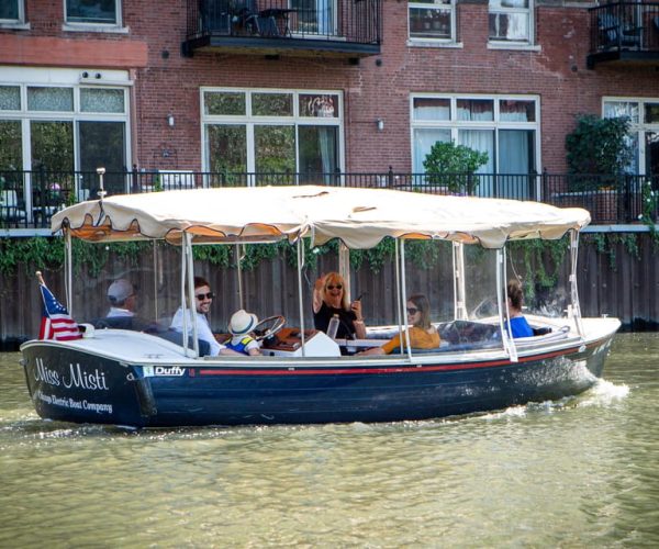 Chicago River Architecture and History by Private Boat Tour – Chicago, Illinois