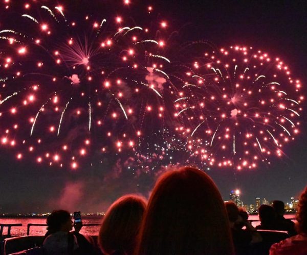 Chicago: Summer Fireworks Cruise with 3D Glasses and Music – Chicago, Illinois