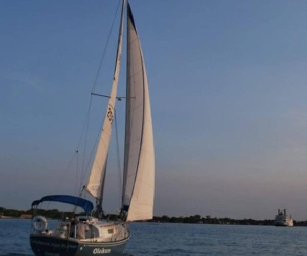 Detroit: Sailing Tour on the Detroit River – Detroit, Michigan