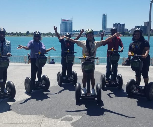 Detroit: Segway Tour Strait to the Point – Detroit, Michigan