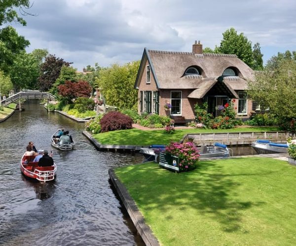 From Amsterdam: Giethoorn Small Group Tour with Boat Ride – North Holland, Netherlands