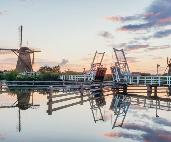 From Amsterdam: Kinderdijk and The Hague Tour with Museums – South Holland, Netherlands