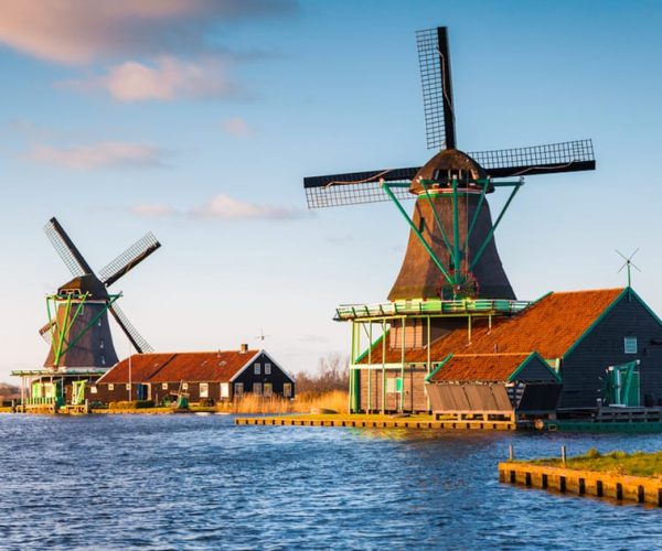 From Amsterdam: Windmills of Zaanse Schans Tour in Spanish – North Holland, Netherlands