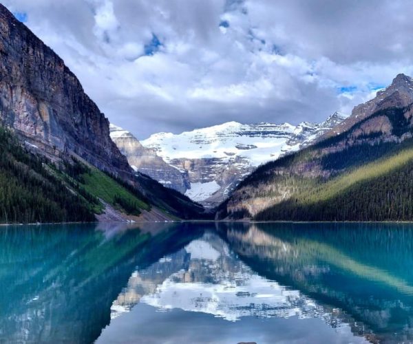 From Calgary: Lake Louise, Moraine Lake and Johnston Canyon – Calgary, Canada