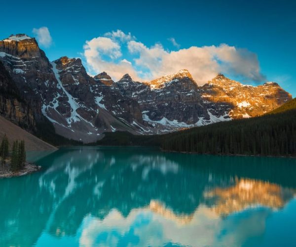 From Calgary: Sunrise Adventure Moranie Lake & Lake Louise – Calgary, Canada