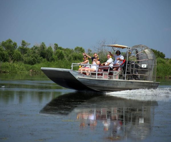 From Lafitte: Swamp Tours South of New Orleans by Airboat – Louisiana, United States