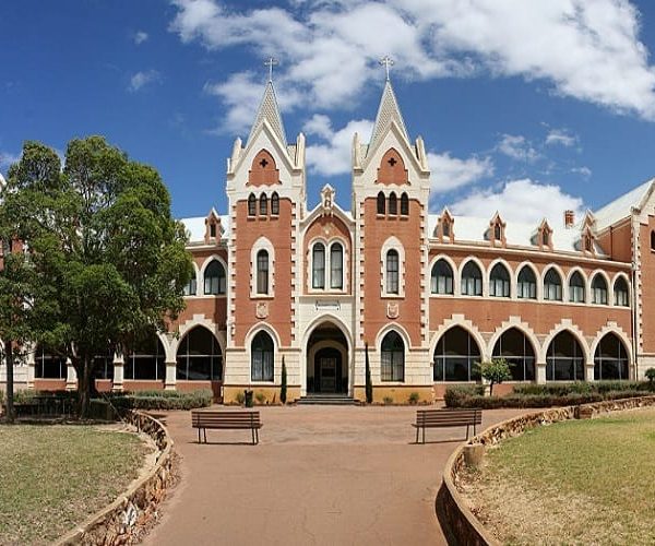 Full Day Pinnacles Desert and New Norcia – Nambung National Park, Australia