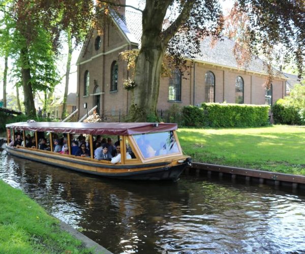 Giethoorn: Private Guided Canal Cruise with Coffee and Tea – Overijssel, Netherlands