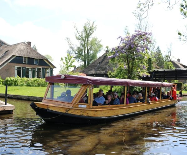 Giethoorn: Village & National Park Canal Cruise with Coffee – Overijssel, Netherlands