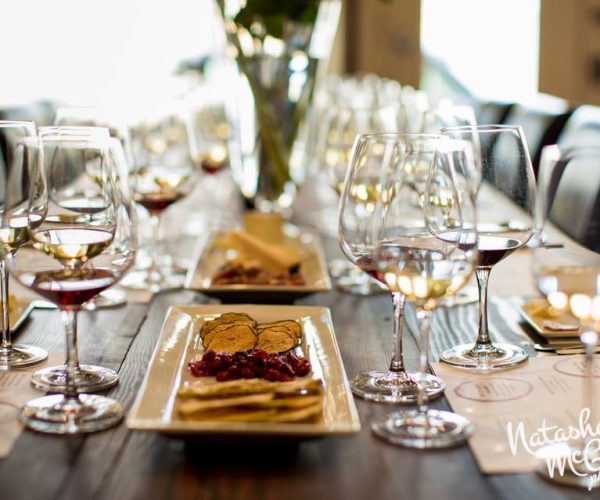 Healdsburg: Boutique Wine and Food Pairing Walking Tour – California, United States