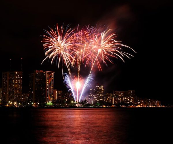 Honolulu: Friday Night Fireworks Cruise with Music – Honolulu, Hawaii