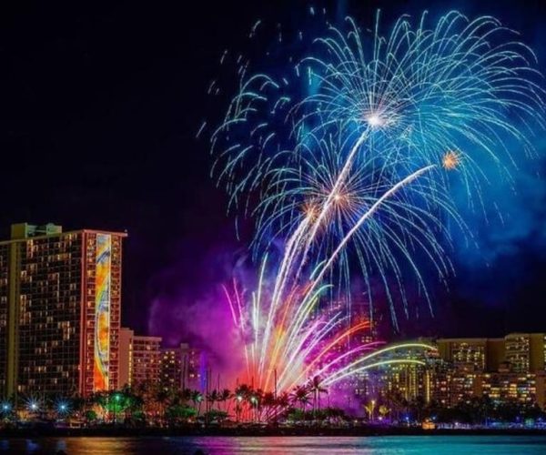 Honolulu: Waikiki Fireworks Catamaran Cruise – Honolulu, Hawaii