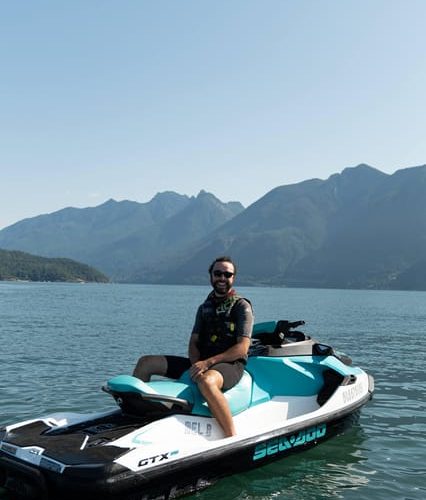 Jetski to Bowen Island, incl beer, wine, coffee or icecream – British Columbia, Canada