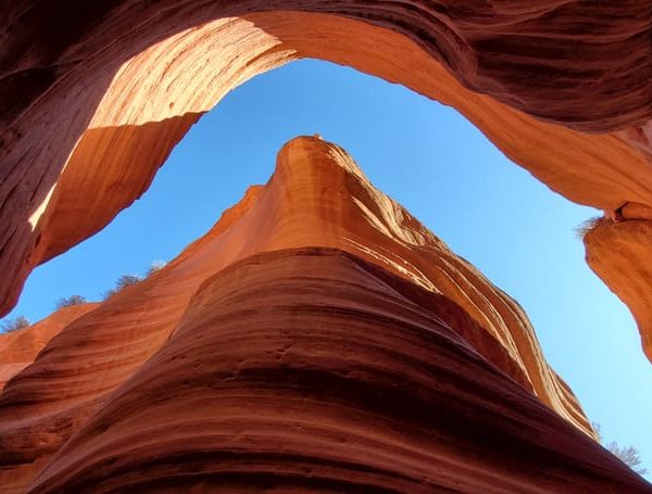 Kanab: Peek-a-Boo Slot Canyon Value Tour – Red Canyon Slot, Utah