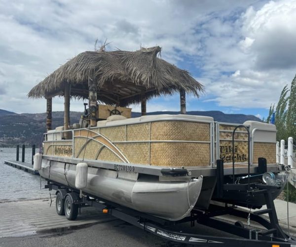 Kelowna: Tiki Party Yacht Rental – British Columbia, Canada