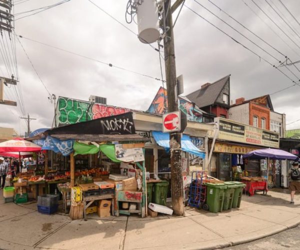 Kensington Market: Downtown Toronto Self-Guided Audio Tour – Toronto, Canada