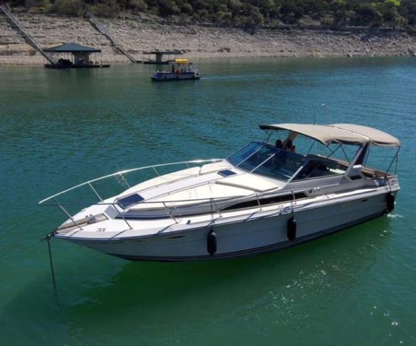 Lake Travis: 34ft Sea Ray Sundancer Yacht Rental – Austin, Texas