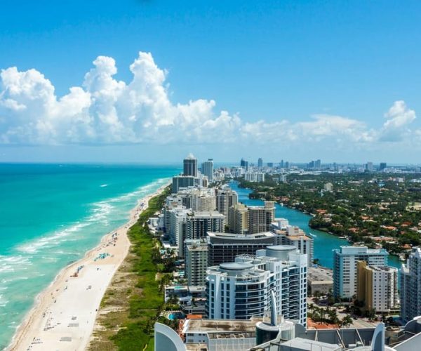 Miami Beach Romance: A Sun-Kissed Love Journey – Miami, Florida