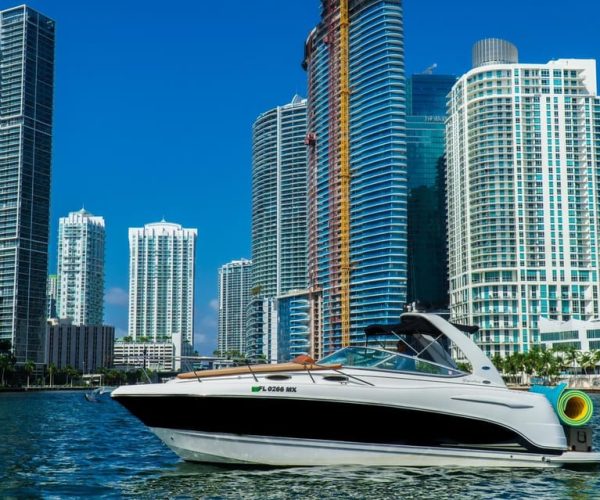 Miami: Private Yacht Cruise and Tour with Captain – Miami, Florida