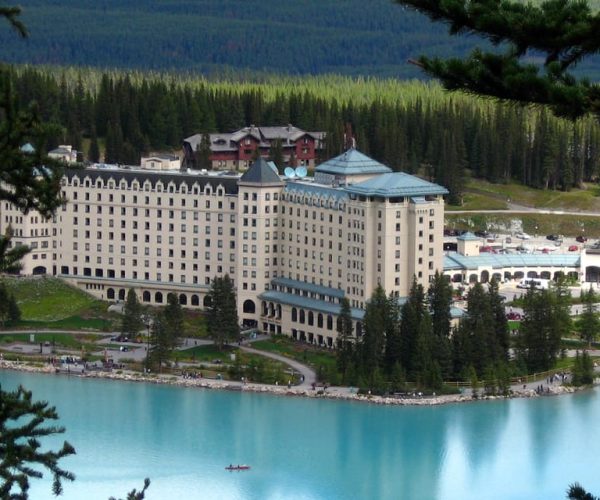 Minivan Airport Shuttle: Lake Louise <---> Calgary – Alberta, Canada