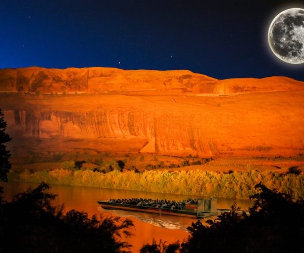 Moab: Colorado River Dinner Cruise with Music and Light Show – Colorado River, Utah