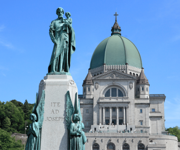 Montreal: First Discovery Walk and Reading Walking Tour – Montreal, Canada