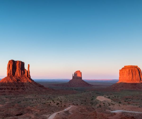 Monument Valley: Sunset Tour with Navajo Guide – Three Sisters, Utah