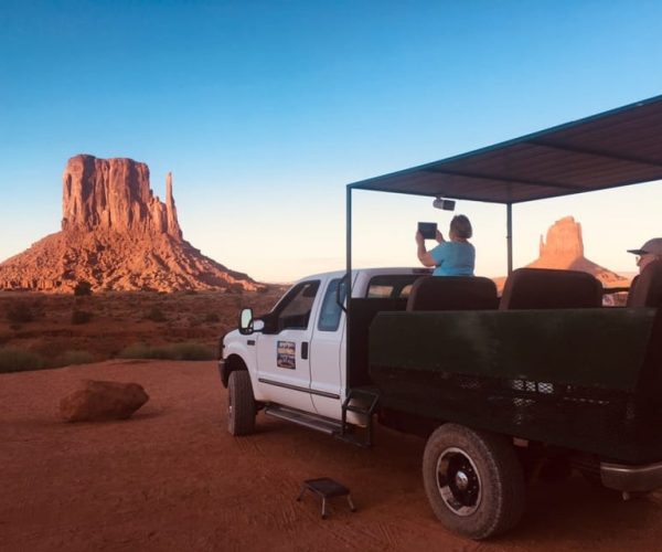 Monument Valley and Mystery Valley Full-Day Tour – Big Hogan, Utah