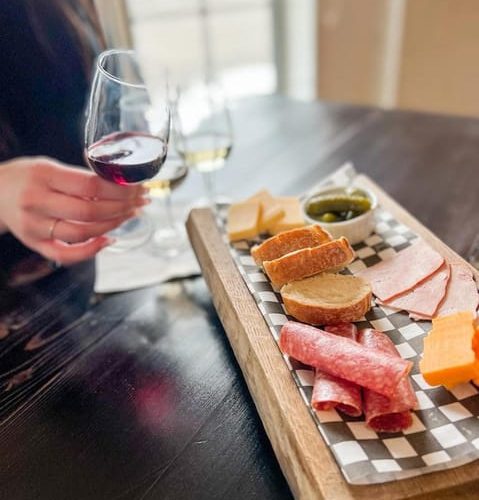 Niagara-on-the-Lake: Wine & Charcuterie Tour with Tastings – Ontario, Canada