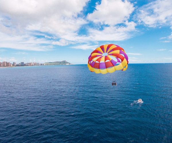 Oahu: Deluxe Diamond Head Hike and Sunrise Parasail – Honolulu, Hawaii