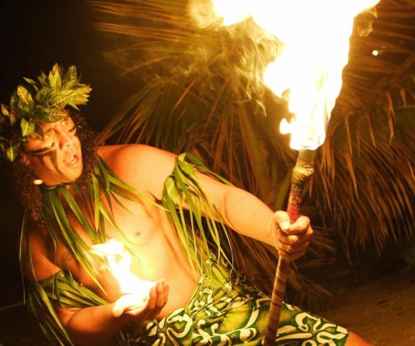 Oahu: Germaine’s Traditional Luau Show & Buffet Dinner – Honolulu, Hawaii