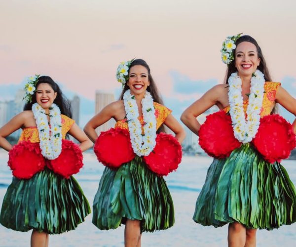 Oahu: Ka Moana Luau Dinner and Show at Aloha Tower – Honolulu, Hawaii