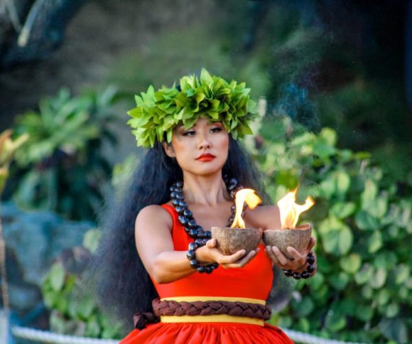 Oahu: Oceanfront Luau at the Waikiki Aquarium – Honolulu, Hawaii