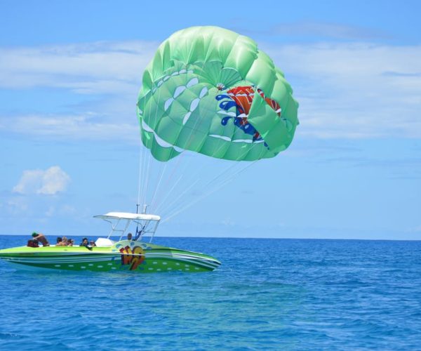 Oahu: Parasail on Maunalua Bay with Diamond Head Views – Honolulu, Hawaii