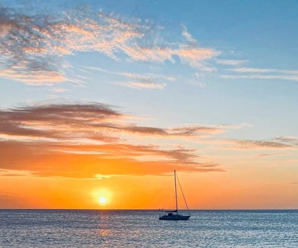 Oahu: Sunset sailing in small intimate groups – Honolulu, Hawaii