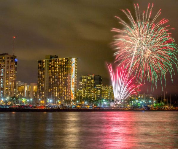 Oahu: Waikiki BYOB Friday Night Fireworks Cruise – Honolulu, Hawaii